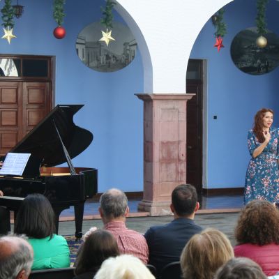Aperitivo Lírico Los Aperitivos líricos son recitales que buscan difundir el amor por el bel canto en diferentes espacios y escenarios de la isla de Tenerife. A lo largo de la temporada iremos anunciando las próximas citas. Actividad gratuita, de acceso libre hasta completar aforo.